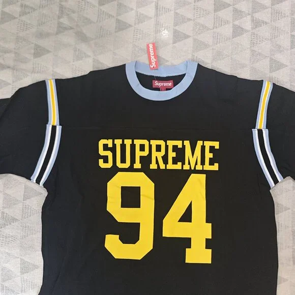 Supreme Men's Black Short-Sleeve Shirt - Picture 3 of 6